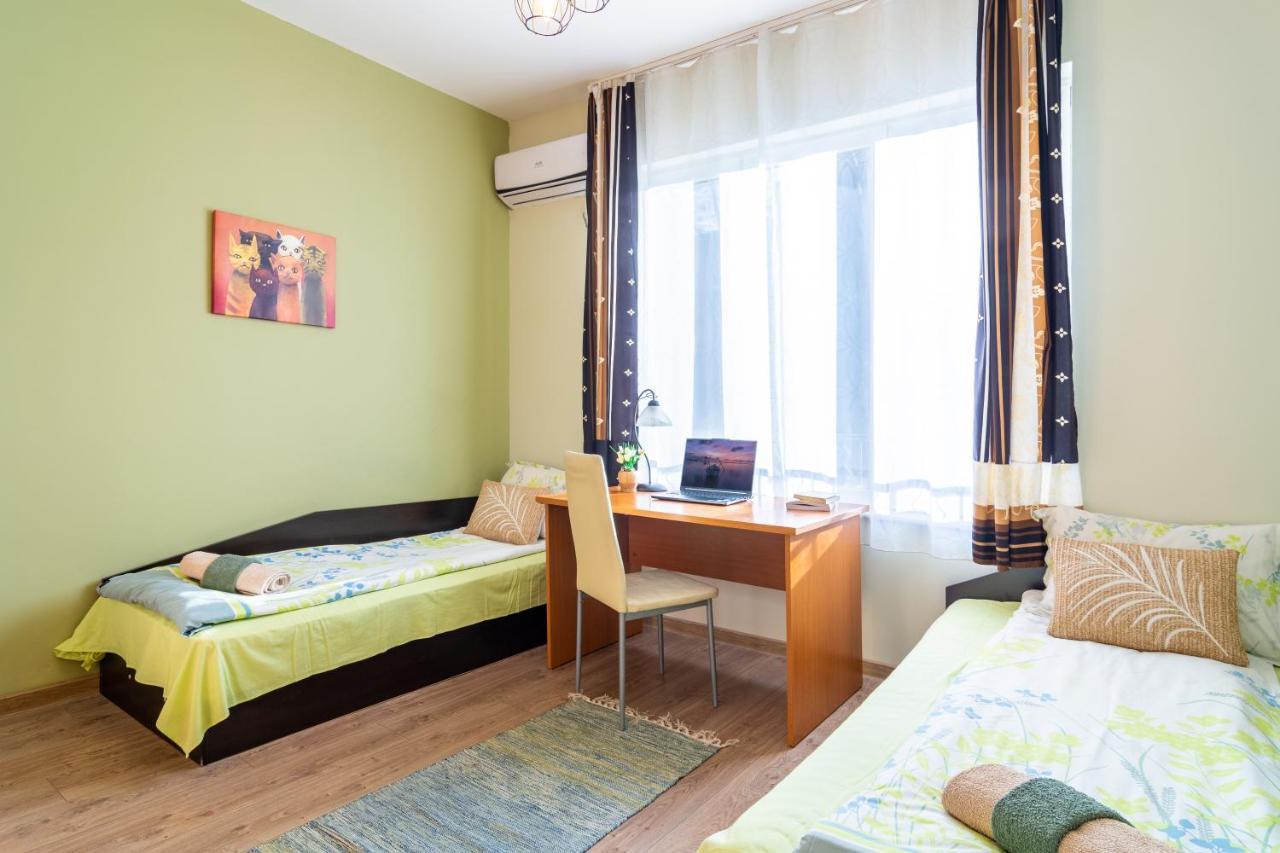 Madrid 2bdr W Free Parking Near Metro, Serdika Mall Apartament Sofia